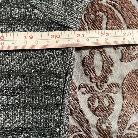 Victoria's Secret Boat Neckline 3/4 Sleeves Sequined Gray Sweatshirt Size XS - Picture 9 of 9